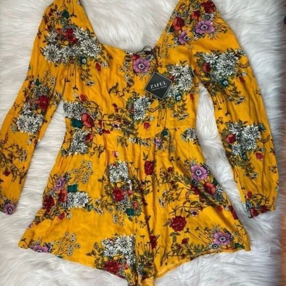 ⭐️Zaful, Forever Young, Yellow Floral Romper,So Cute, Excellent Condition Size 6 - Picture 9 of 13